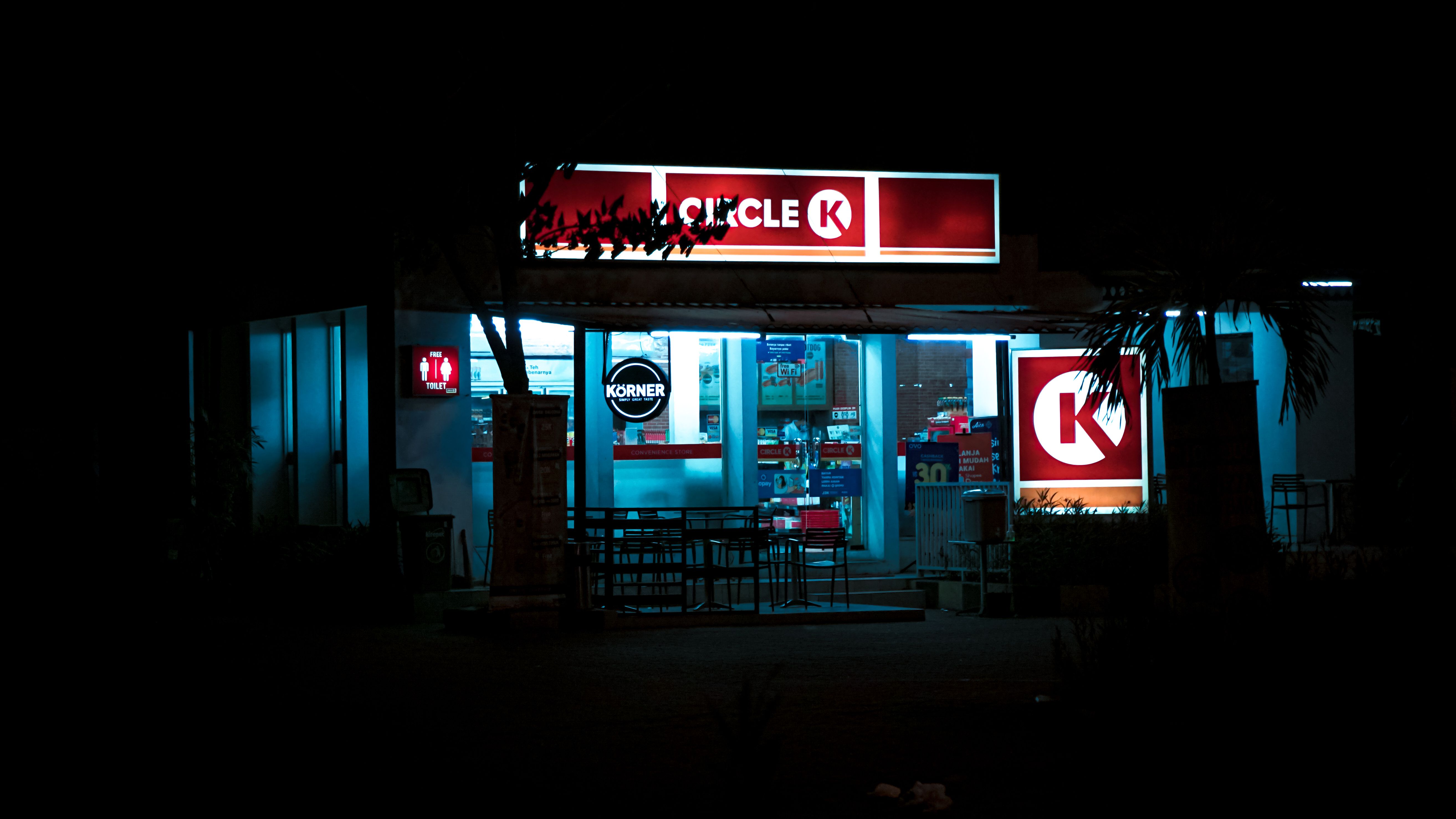 Convenience store franchise at night, a common case for franchise registration in Vietnam