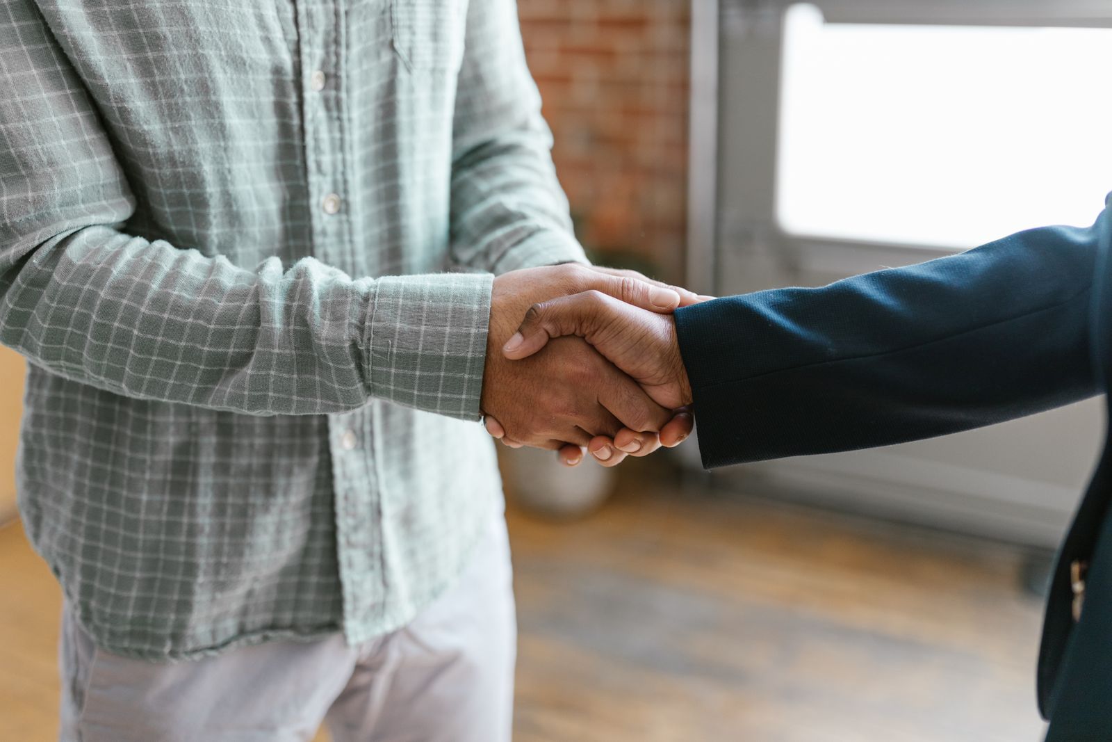 Investor and founder negotiating Anti-Dilution Provisions terms