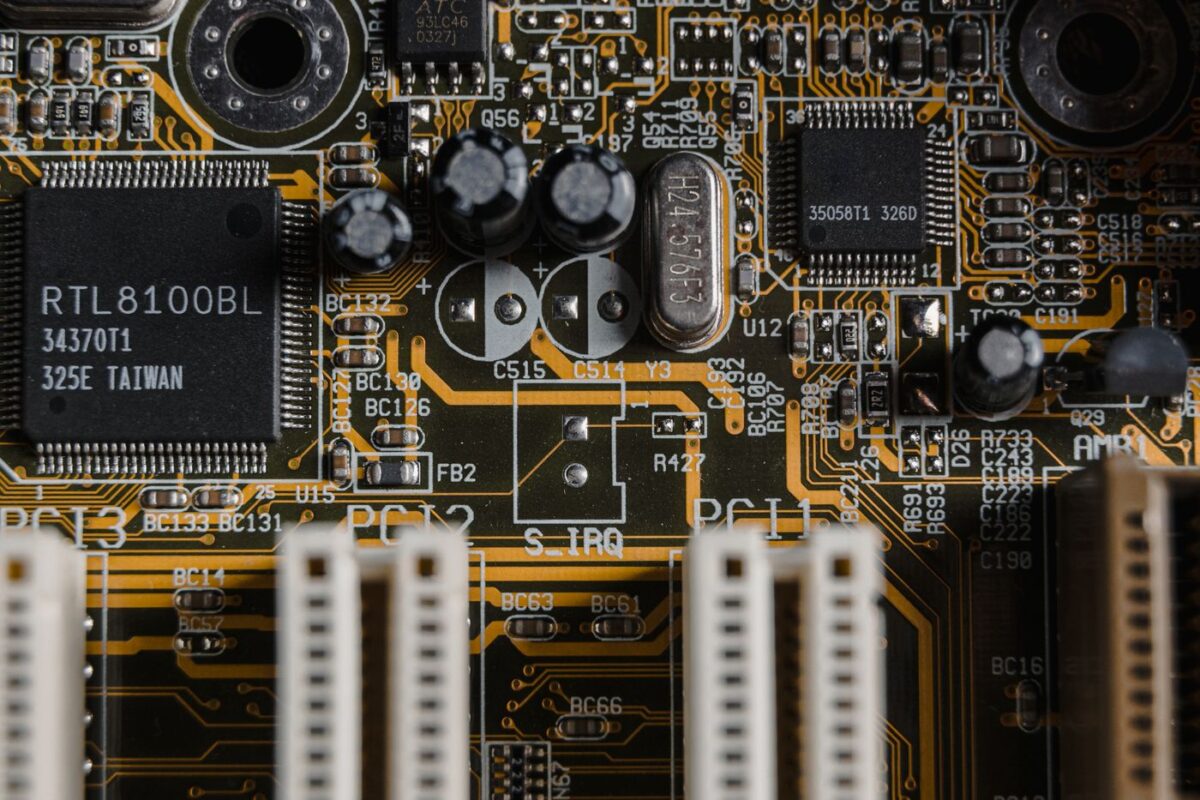 Semiconductor M&A Vietnam: 7 Critical Incentive Risks
